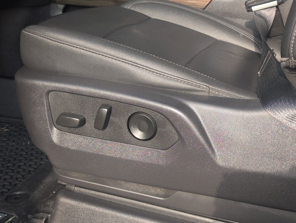 Used 2025 Chevrolet Silverado 1500 LT Trail Boss w/ LT Trail Boss Premium Package AWD/4WD image 18