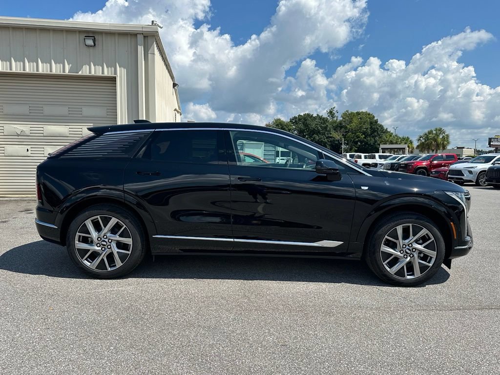 New 2026 Cadillac Optiq Luxury 1 RWD image 4