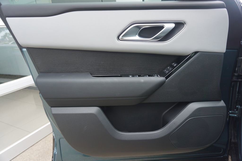 New 2026 Land Rover Range Rover Velar Dynamic SE image 17