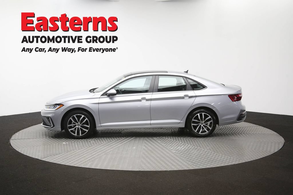 Used 2025 Volkswagen Jetta SE FWD image 58