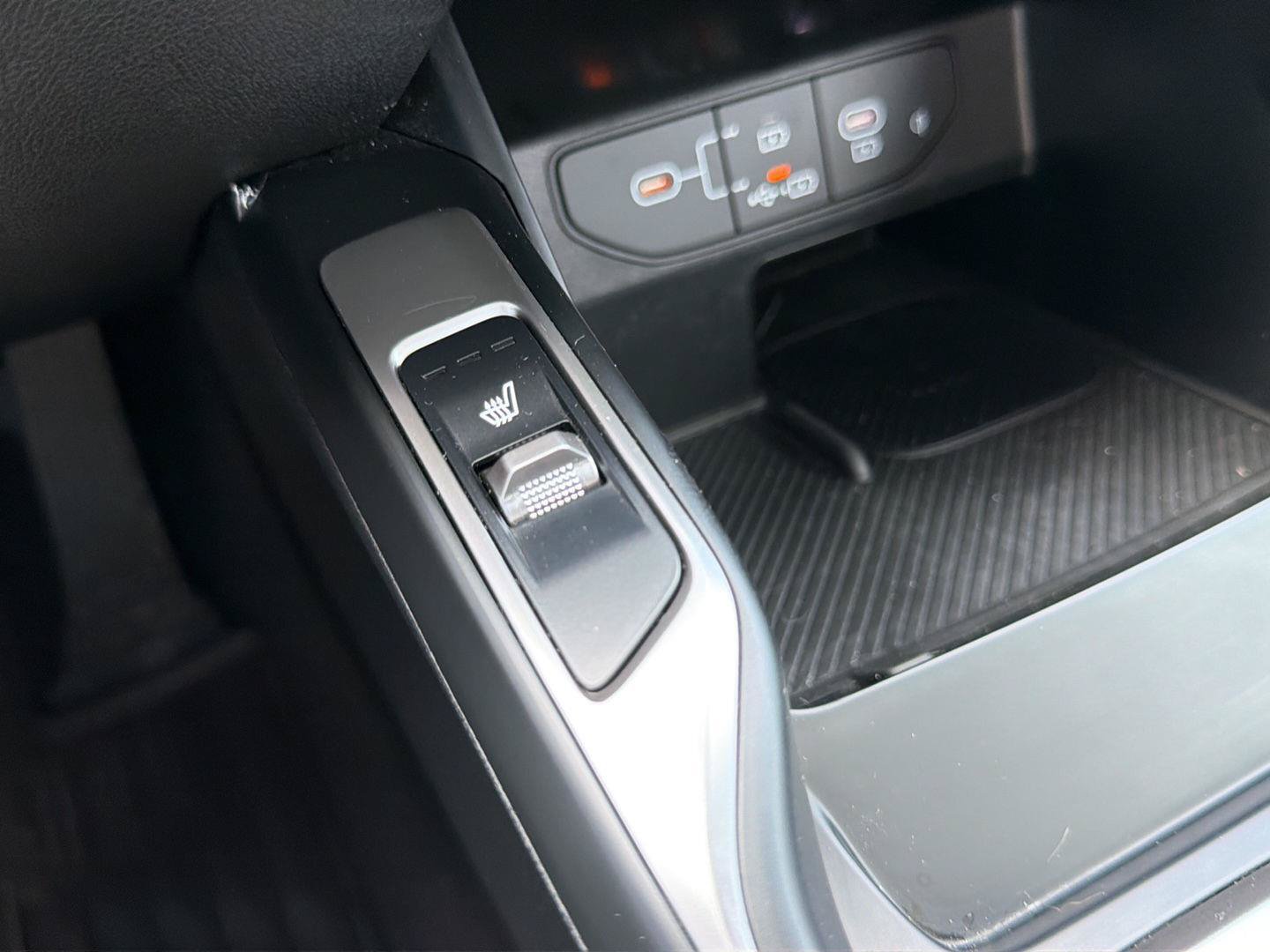 Used 2024 Kia Sorento S w/ Panoramic Sunroof Package FWD image 32