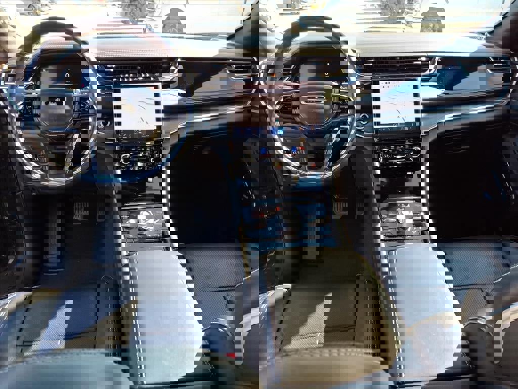 Used 2022 Jeep Grand Cherokee Overland w/ Luxury Tech Group IV image 15