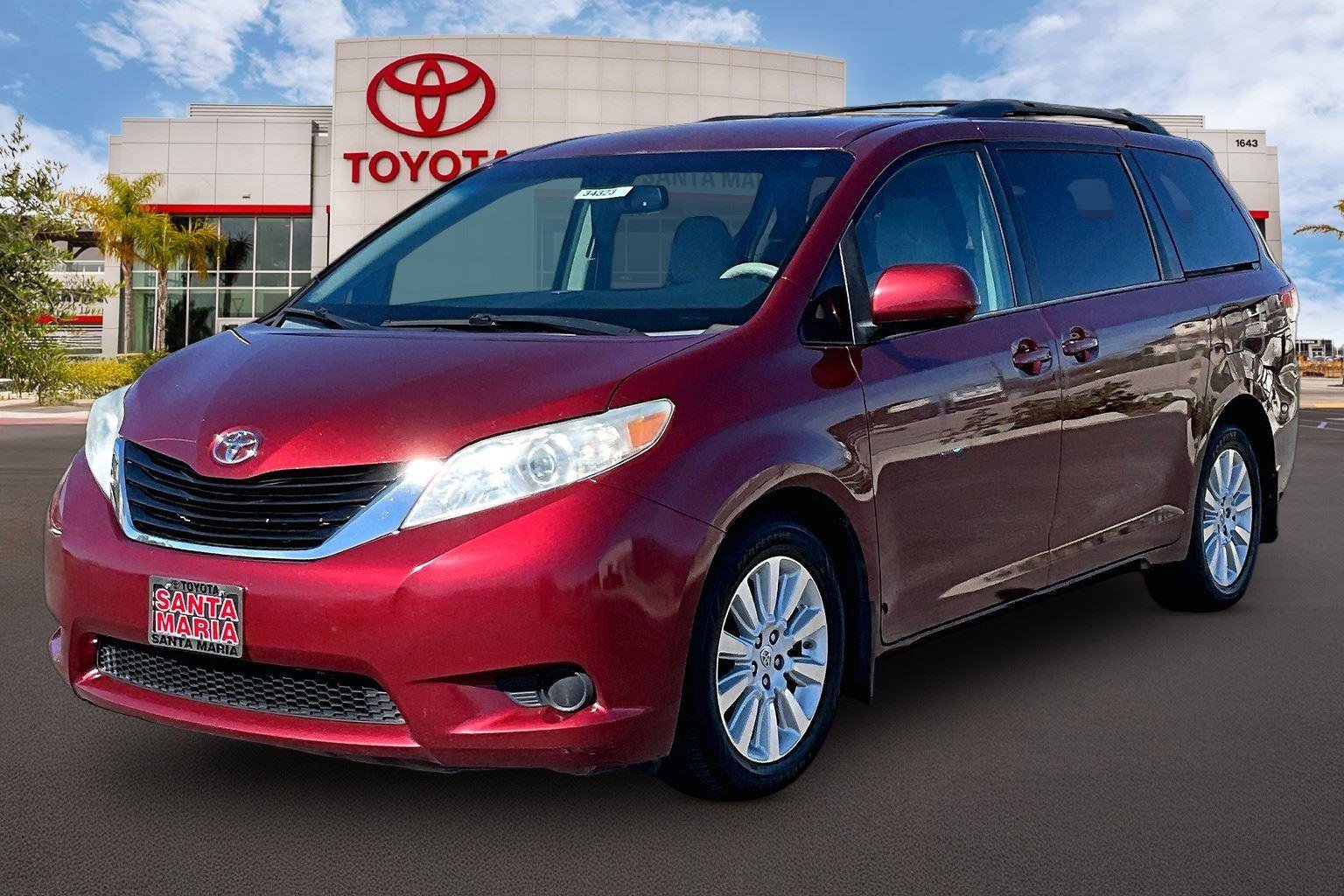 Used 2013 Toyota Sienna LE w/ Towing Pkg image 10
