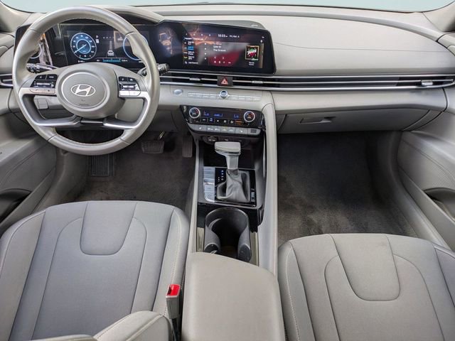Used 2025 Hyundai Elantra SEL image 15
