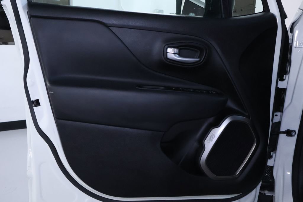 Used 2023 Jeep Renegade Latitude image 12