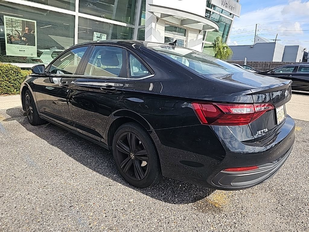 Used 2023 Volkswagen Jetta SE w/ Panoramic Sunroof Package image 7