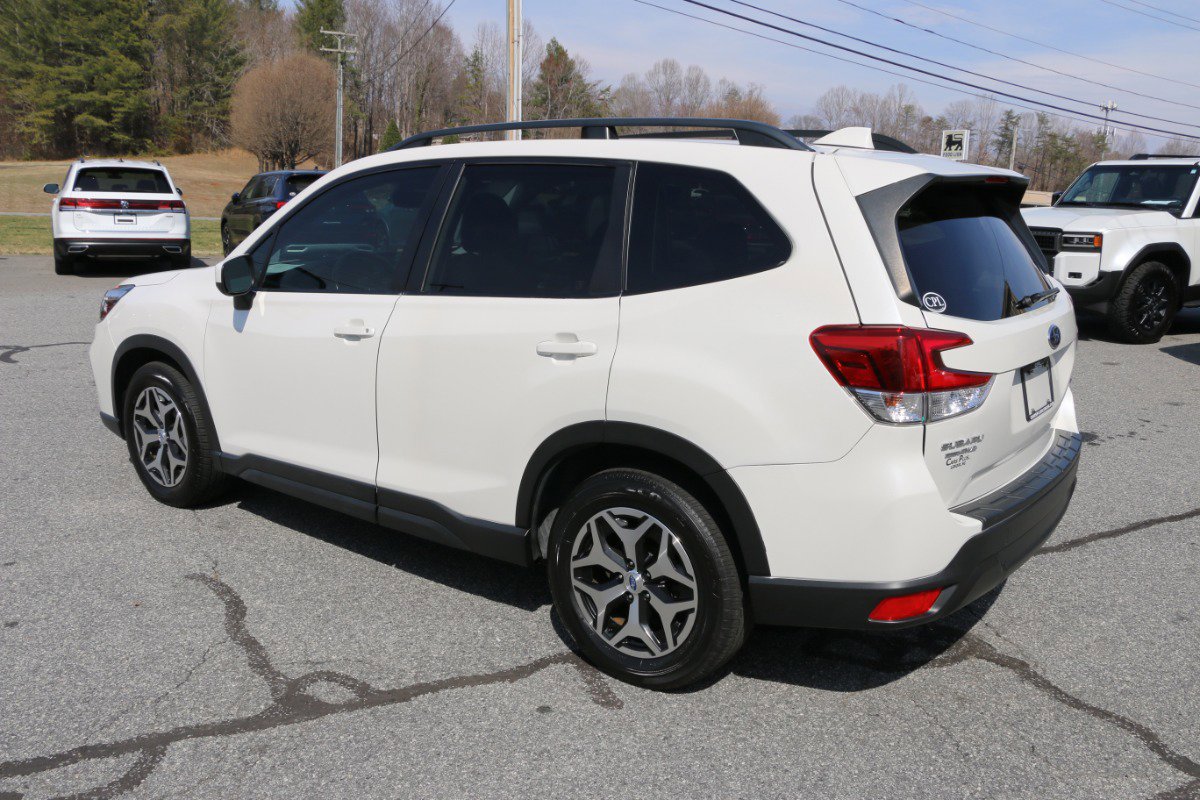 Used 2020 Subaru Forester Premium image 3
