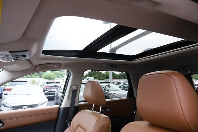 Certified 2025 Nissan Pathfinder Platinum w/ Cargo Package FWD image 9
