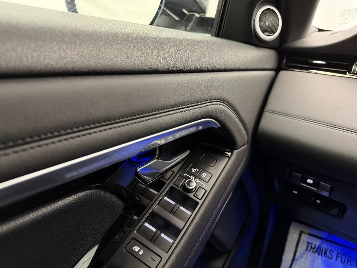 Used 2020 Land Rover Range Rover Evoque R-Dynamic SE AWD/4WD image 16