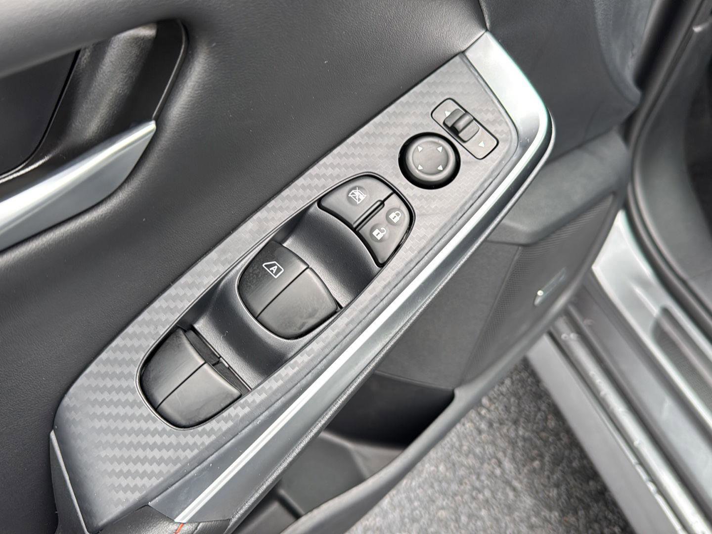 New 2025 Nissan Sentra SR w/ SR Premium Package image 30