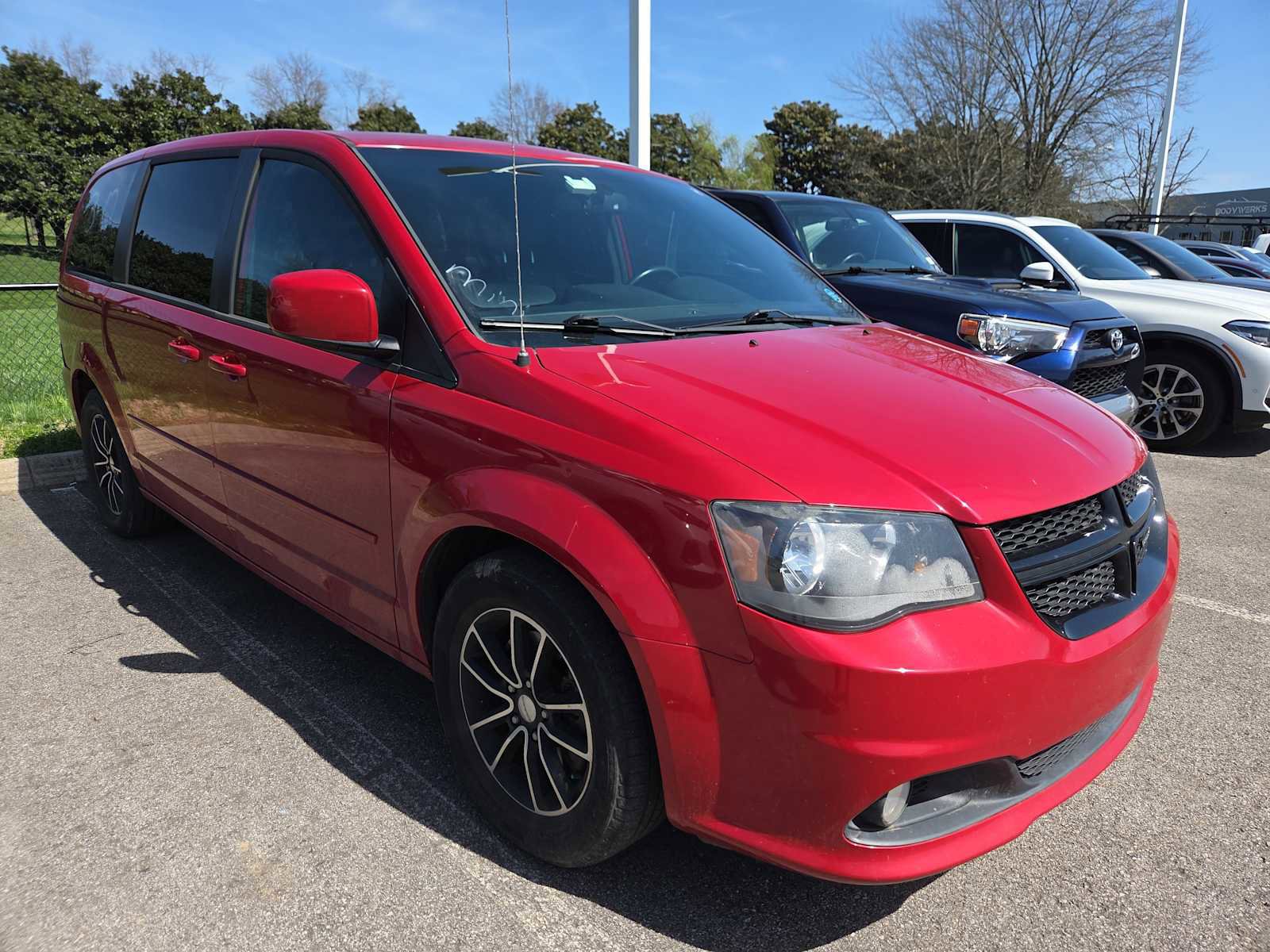 Used 2015 Dodge Grand Caravan SXT image 1