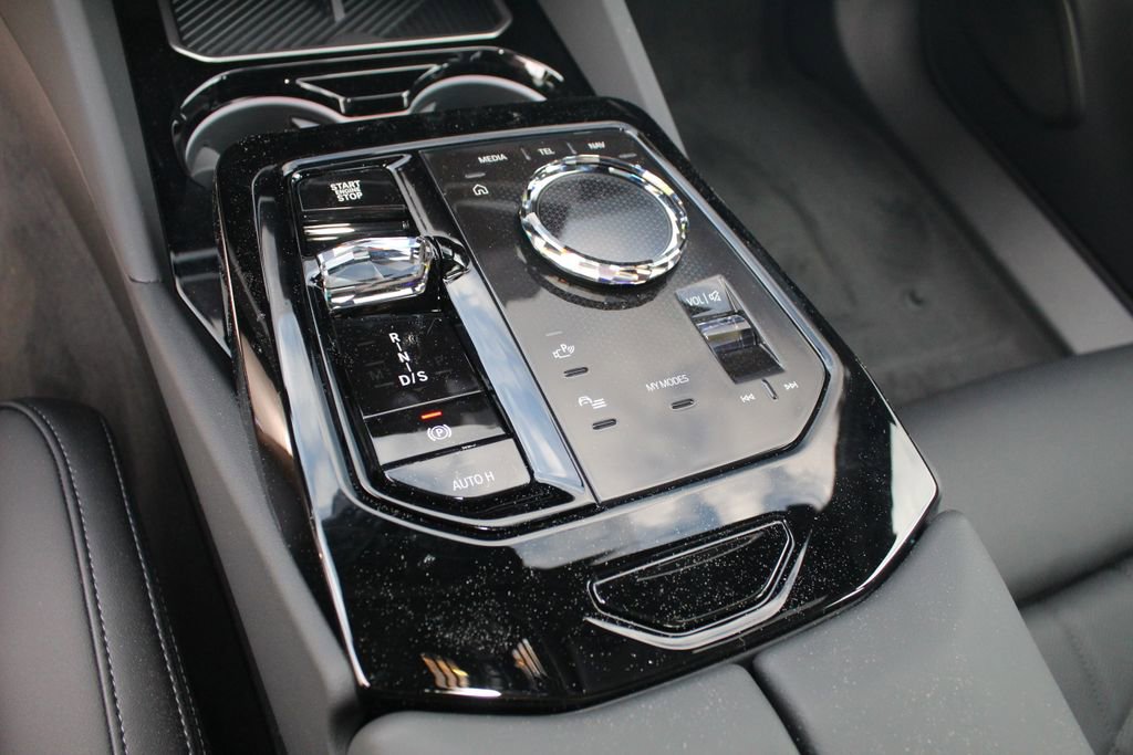New 2027 BMW 550e xDrive AWD/4WD image 13