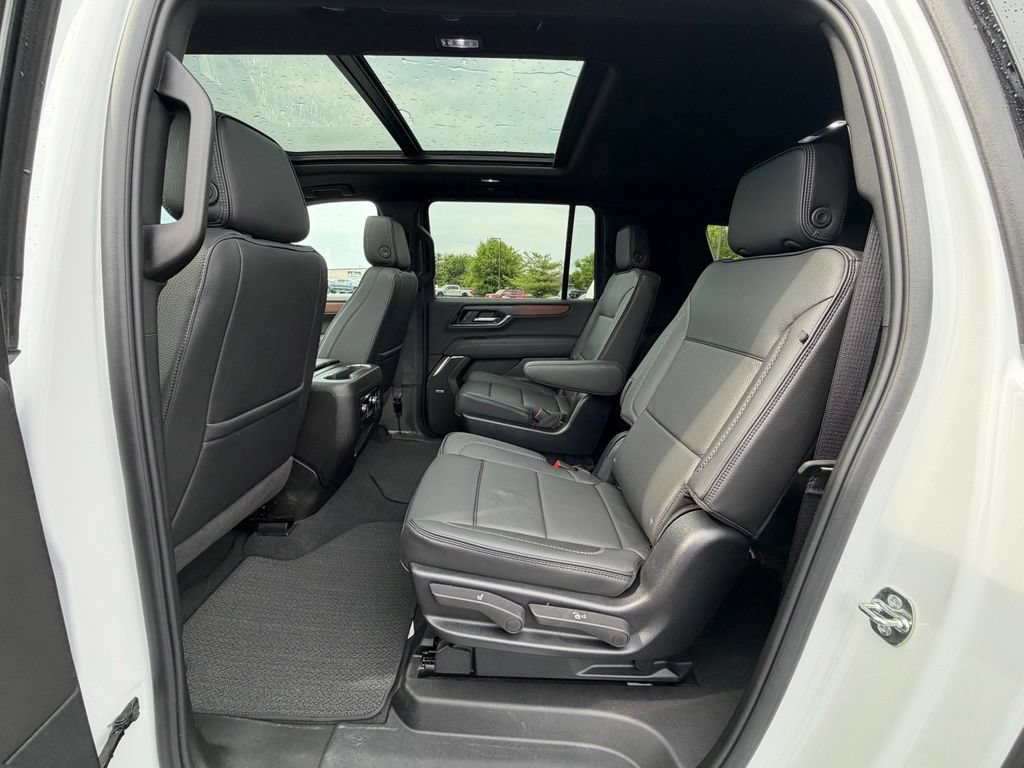 Used 2025 GMC Yukon XL Denali w/ Sun & Power Step Package AWD/4WD image 7