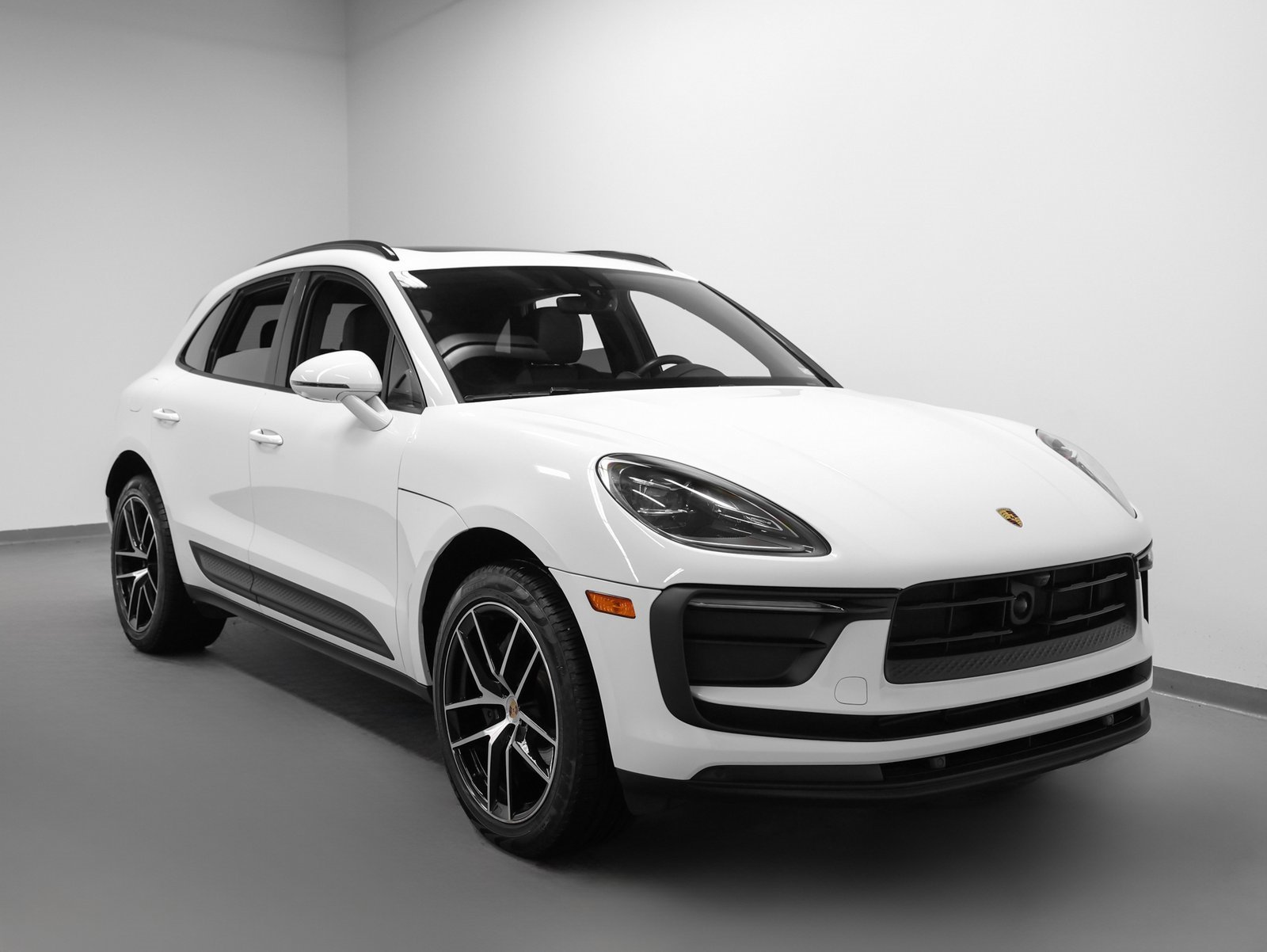 Used 2024 Porsche Macan image 10