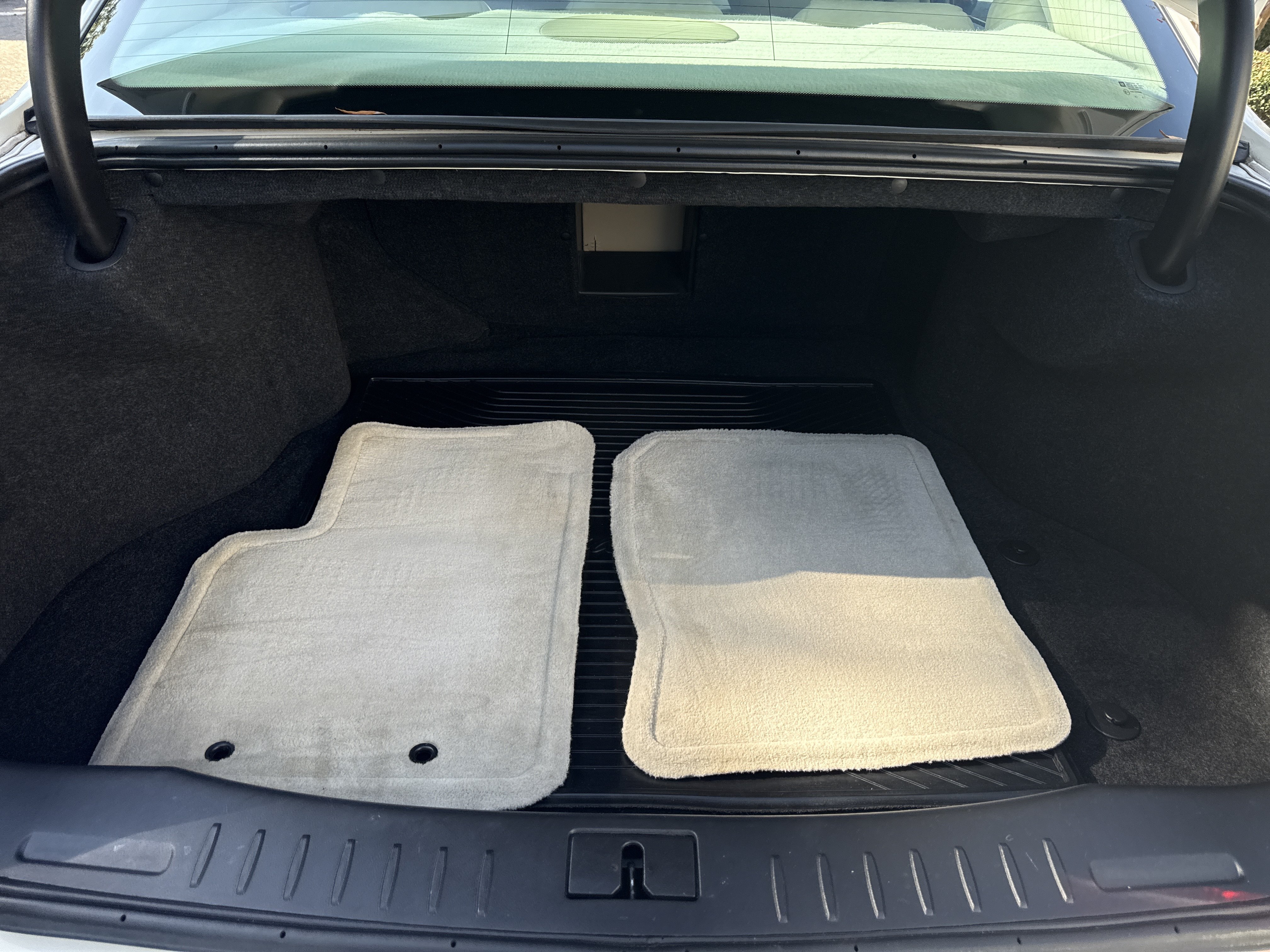 Used 2009 Cadillac DTS w/ Trunk Convenience Package FWD image 33