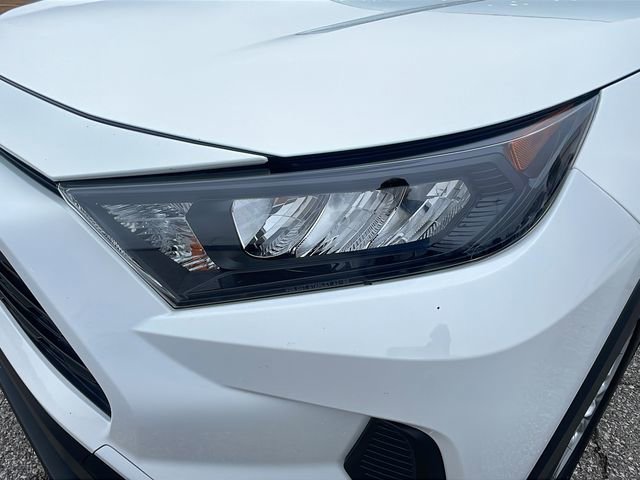 Used 2021 Toyota RAV4 LE image 9