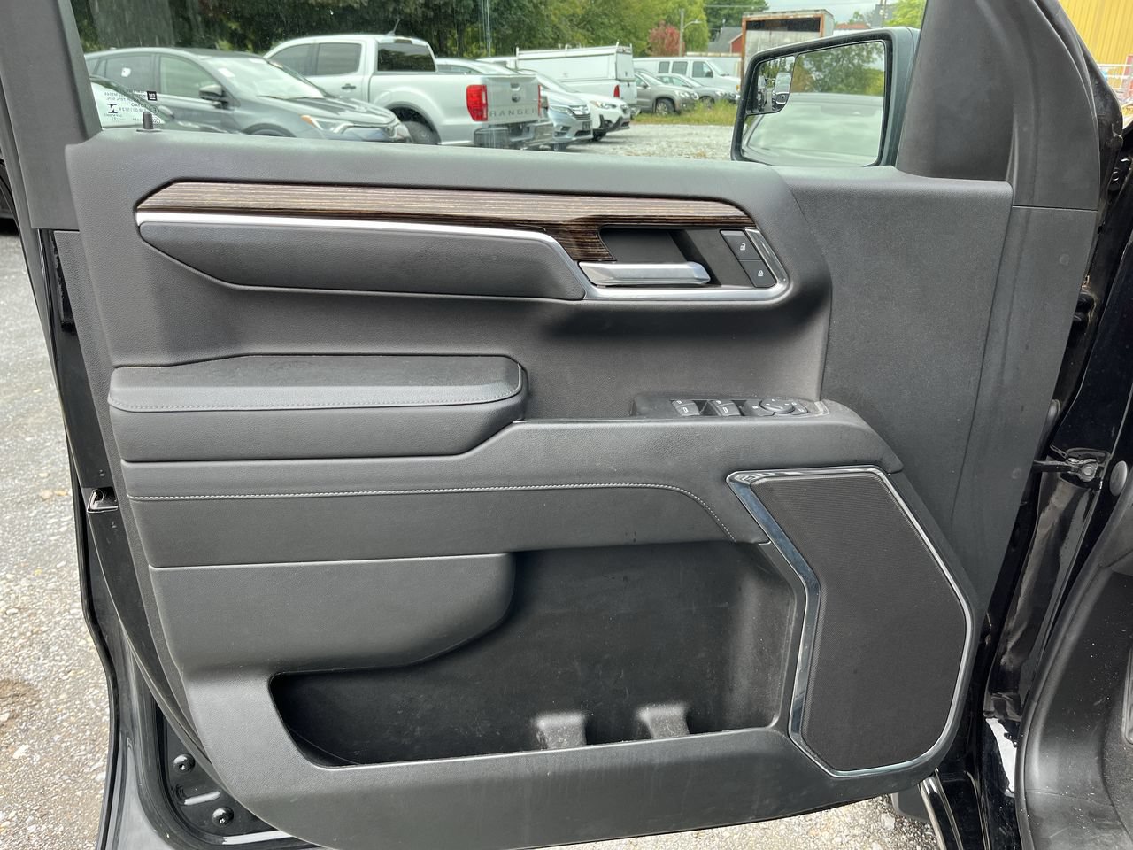 Used 2023 GMC Sierra 1500 Elevation AWD/4WD image 2