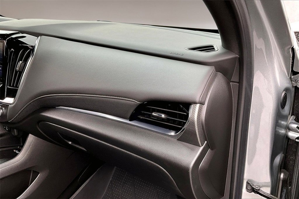 Used 2023 Chevrolet Traverse Premier w/ Redline Edition image 25