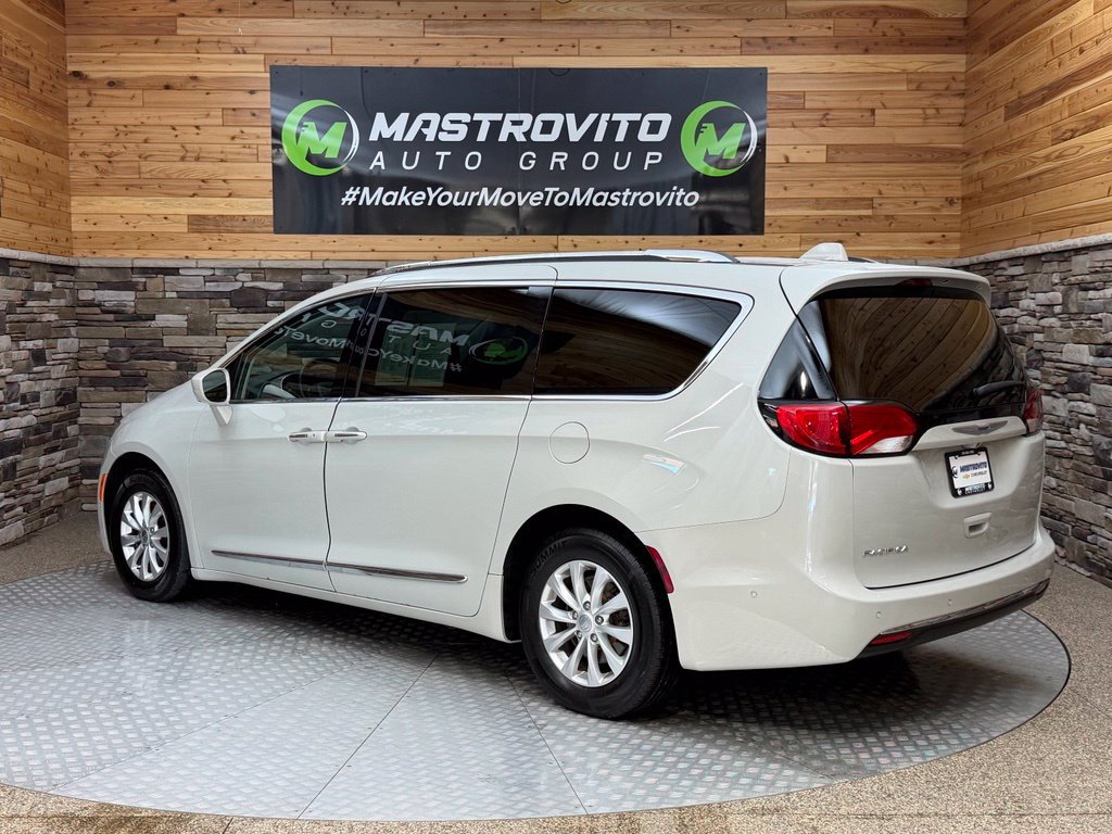 Used 2019 Chrysler Pacifica Touring-L w/ Advanced Safetytec Group FWD image 12