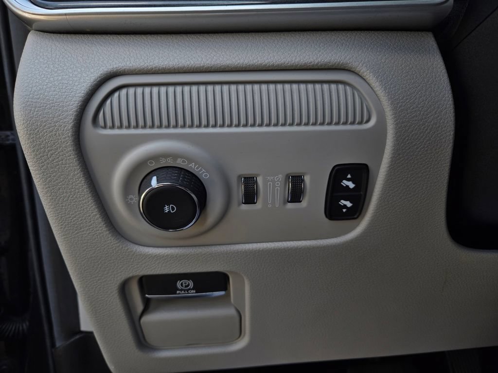 Used 2022 Jeep Wagoneer Series I w/ Premium Group I AWD/4WD image 14
