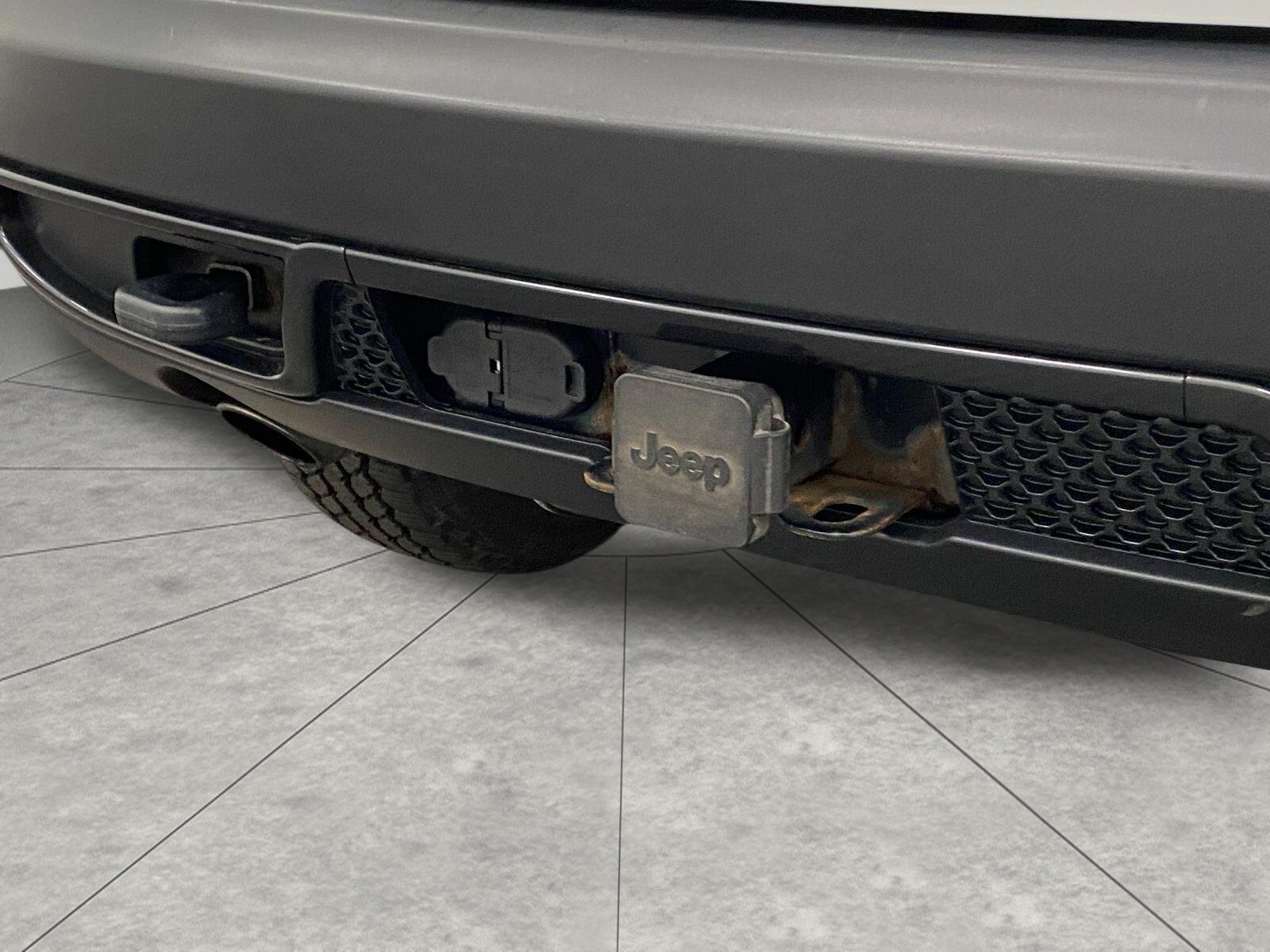 Used 2020 Jeep Cherokee Latitude AWD/4WD image 5