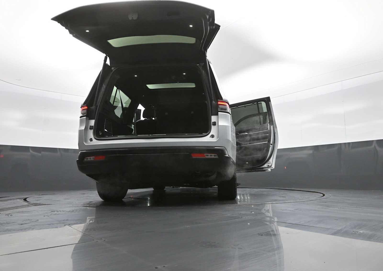 Used 2024 Jeep Grand Wagoneer L Series II w/ Quick Order Packagew 28T image 59