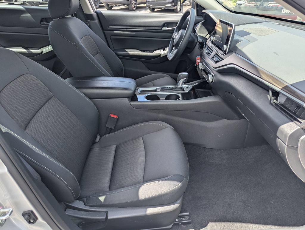 Used 2024 Nissan Altima 2.5 SV FWD image 32