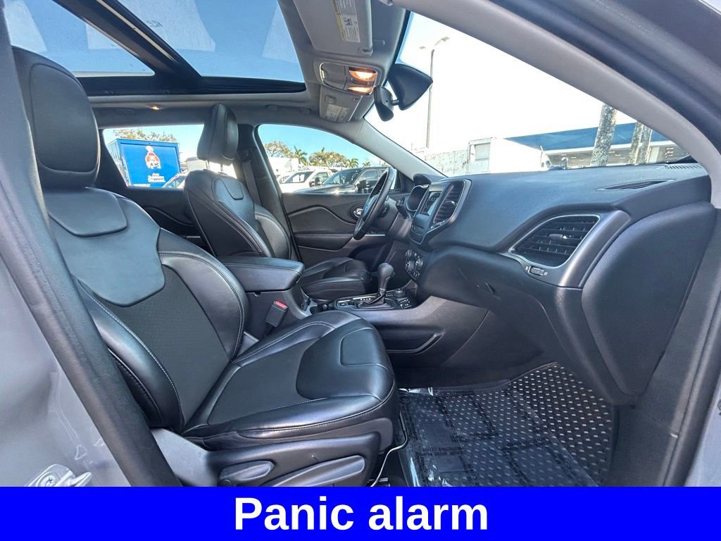 Used 2020 Jeep Cherokee Latitude Plus w/ Comfort/Convenience Group image 25