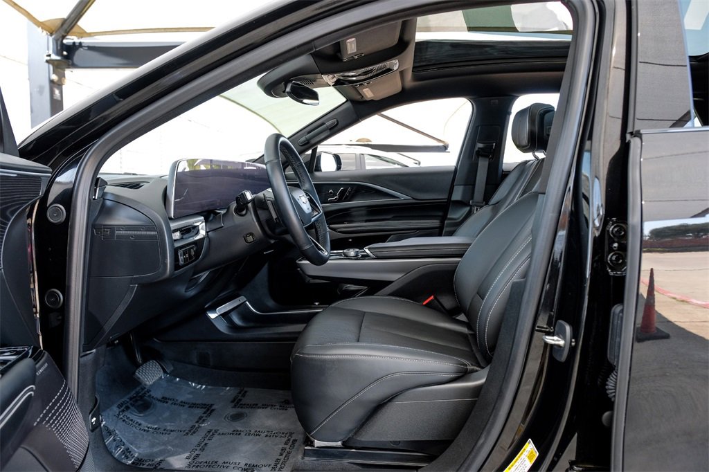 Used 2024 Cadillac Lyriq Sport image 4