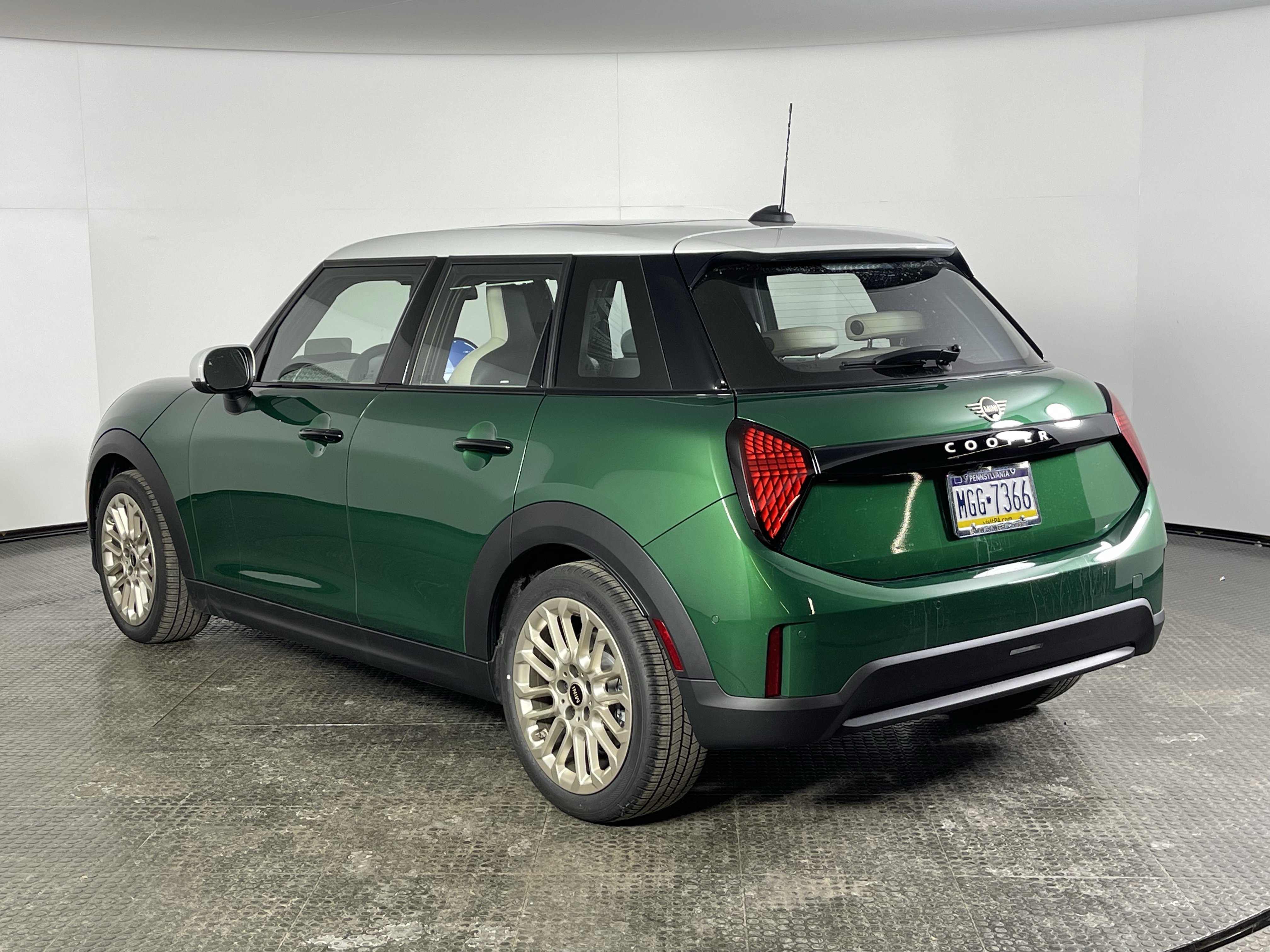 Used 2026 MINI Cooper 4-Door Hardtop image 6