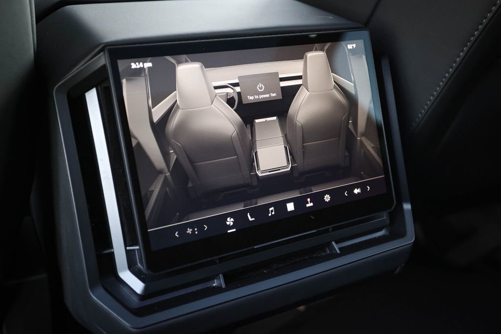 Used 2024 Tesla Cybertruck AWD Crew Cab image 40