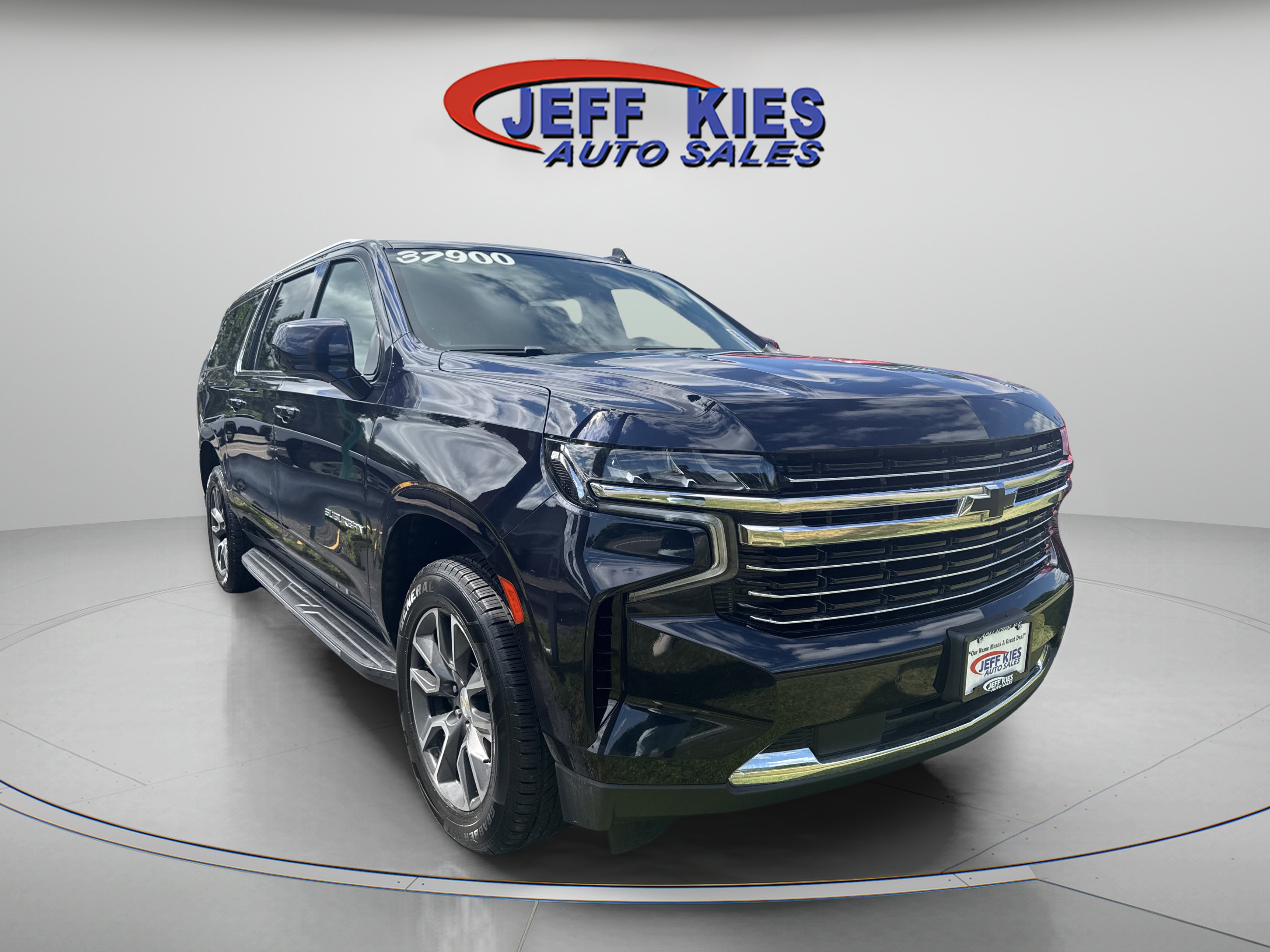 Used 2022 Chevrolet Suburban LT AWD/4WD image 3