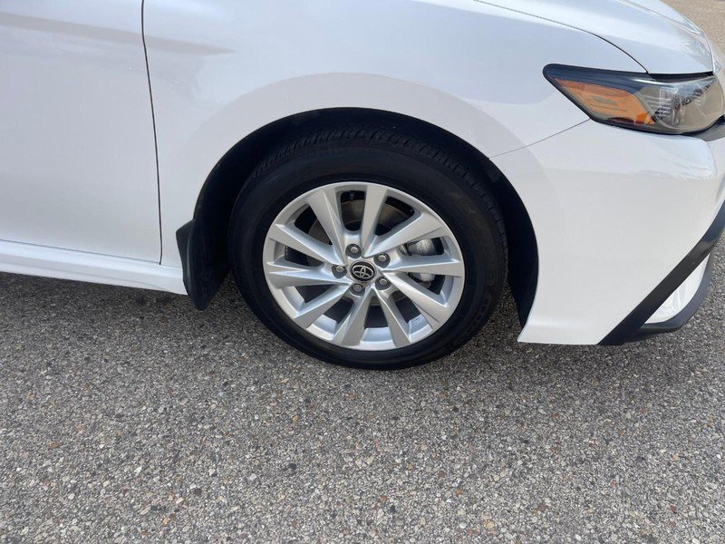 Used 2024 Toyota Camry SE image 7