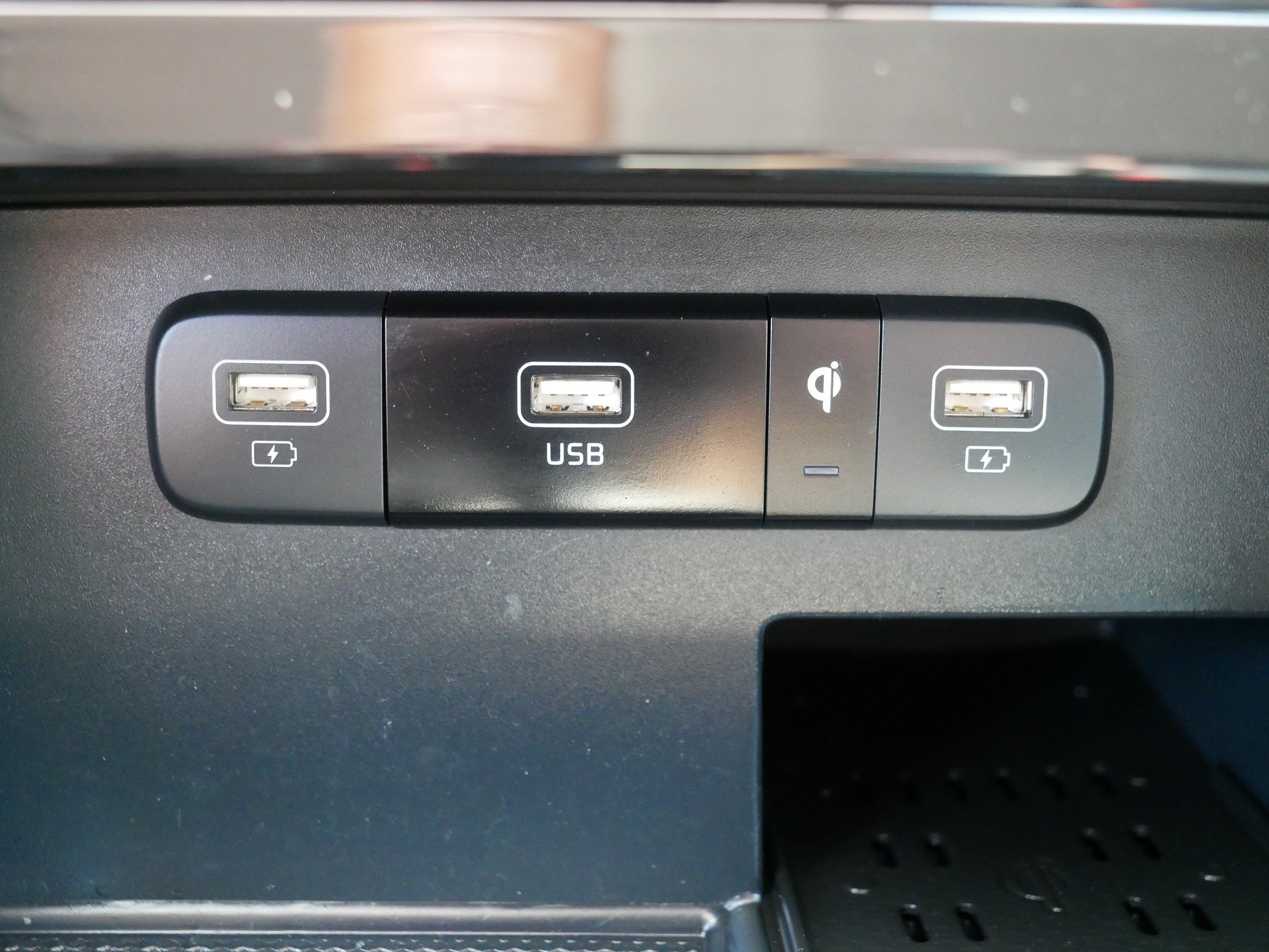 Certified 2024 Kia Carnival EX FWD image 33