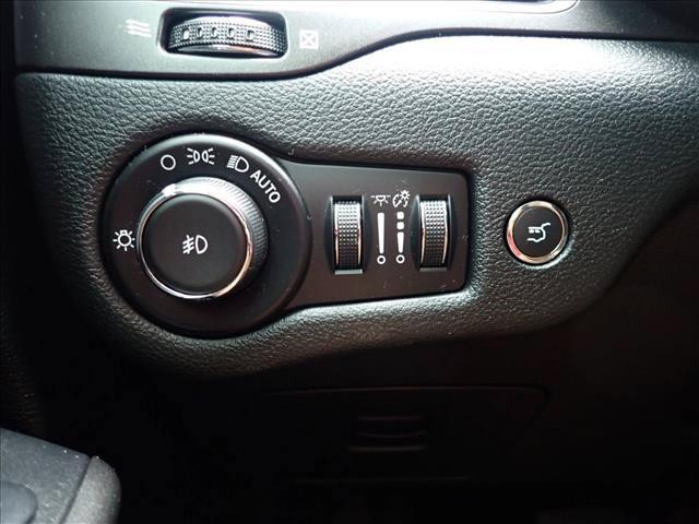 Used 2019 Jeep Cherokee Trailhawk w/ Comfort/Convenience Group AWD/4WD image 23