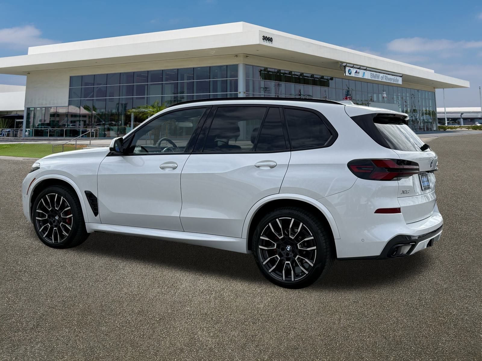 Used 2024 BMW X5 xDrive40i w/ Executive Package image 7