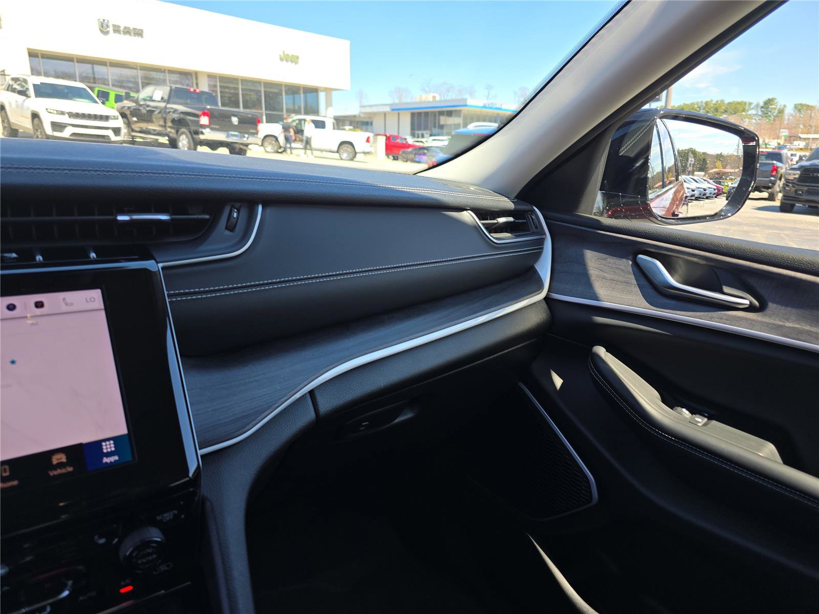 Used 2022 Jeep Grand Cherokee L Limited image 25