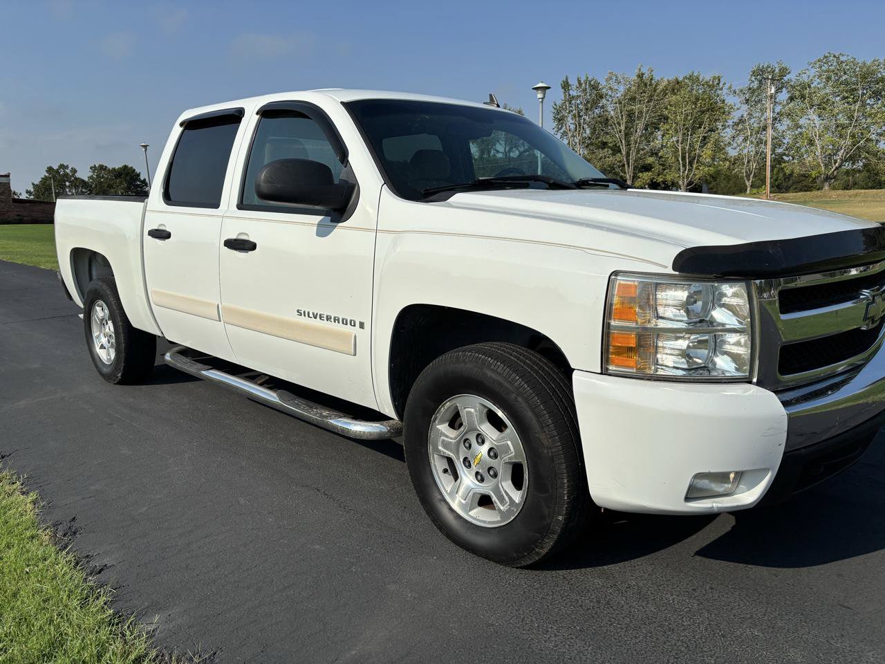 Used 2007 Chevrolet Silverado 1500 LT w/ 1LT Convenience Package RWD image 3
