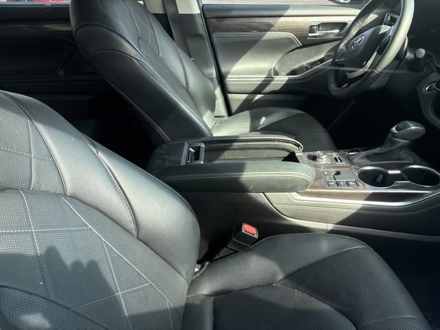Used 2024 Toyota Highlander Platinum AWD/4WD image 7