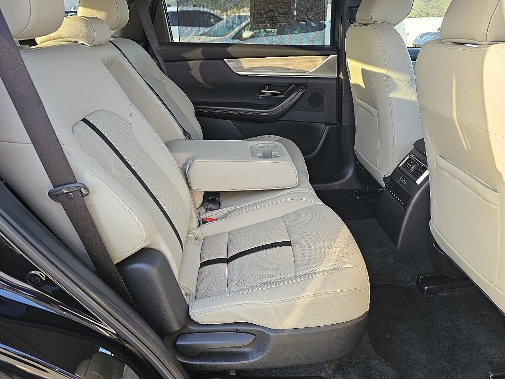 Certified 2025 MAZDA CX-70 Plug-In Hybrid w/ Premium Pkg AWD/4WD image 23
