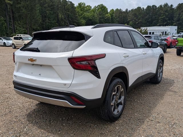 New 2026 Chevrolet Trax LT w/ Driver Confidence Package FWD image 2
