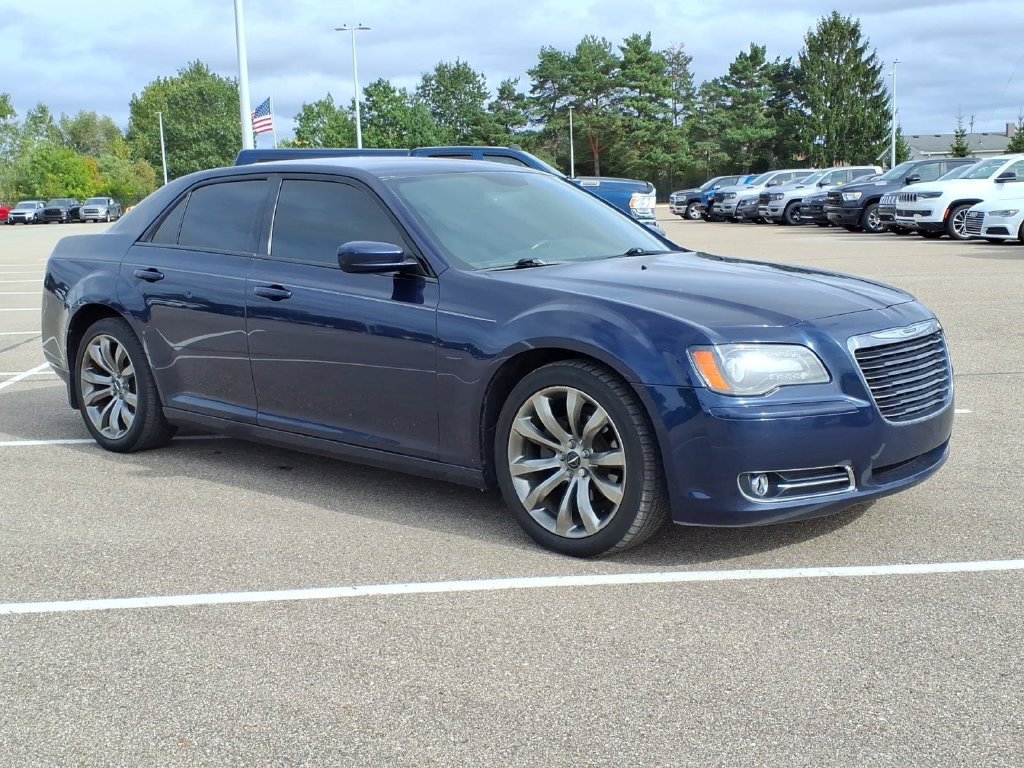 Used 2014 Chrysler 300 S RWD image 3