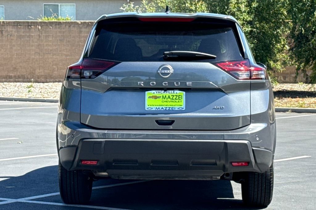 Used 2025 Nissan Rogue S AWD/4WD image 12