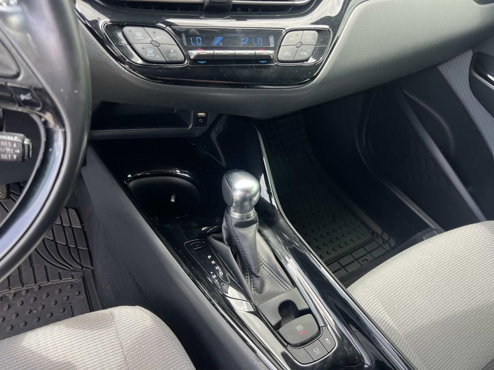 Used 2019 Toyota C-HR XLE FWD image 30