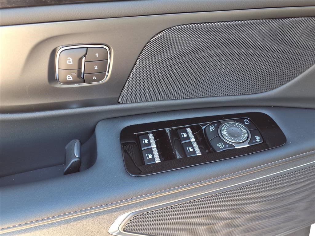 New 2026 Lincoln Nautilus Premier w/ Jet Appearance Package image 9