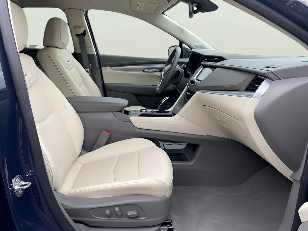 Certified 2025 Cadillac XT5 Premium Luxury AWD/4WD image 17
