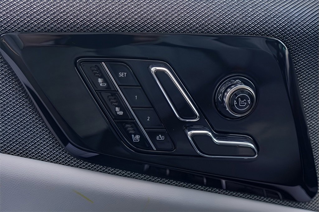 New 2026 Cadillac Optiq Sport 2 image 18