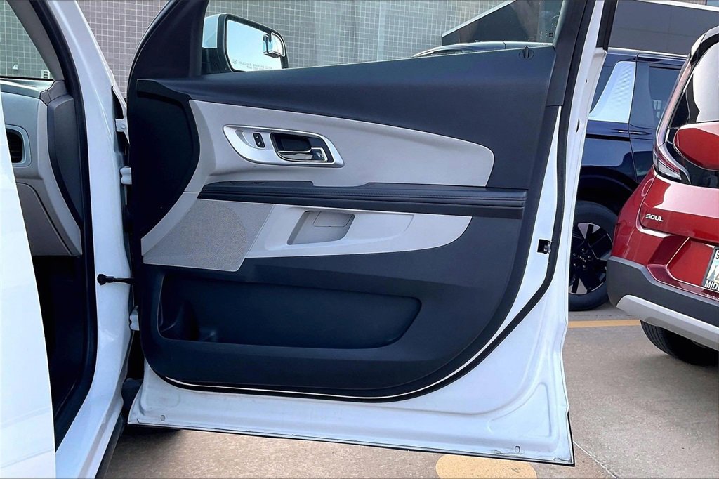 Used 2016 Chevrolet Equinox LT w/ Convenience Package image 24