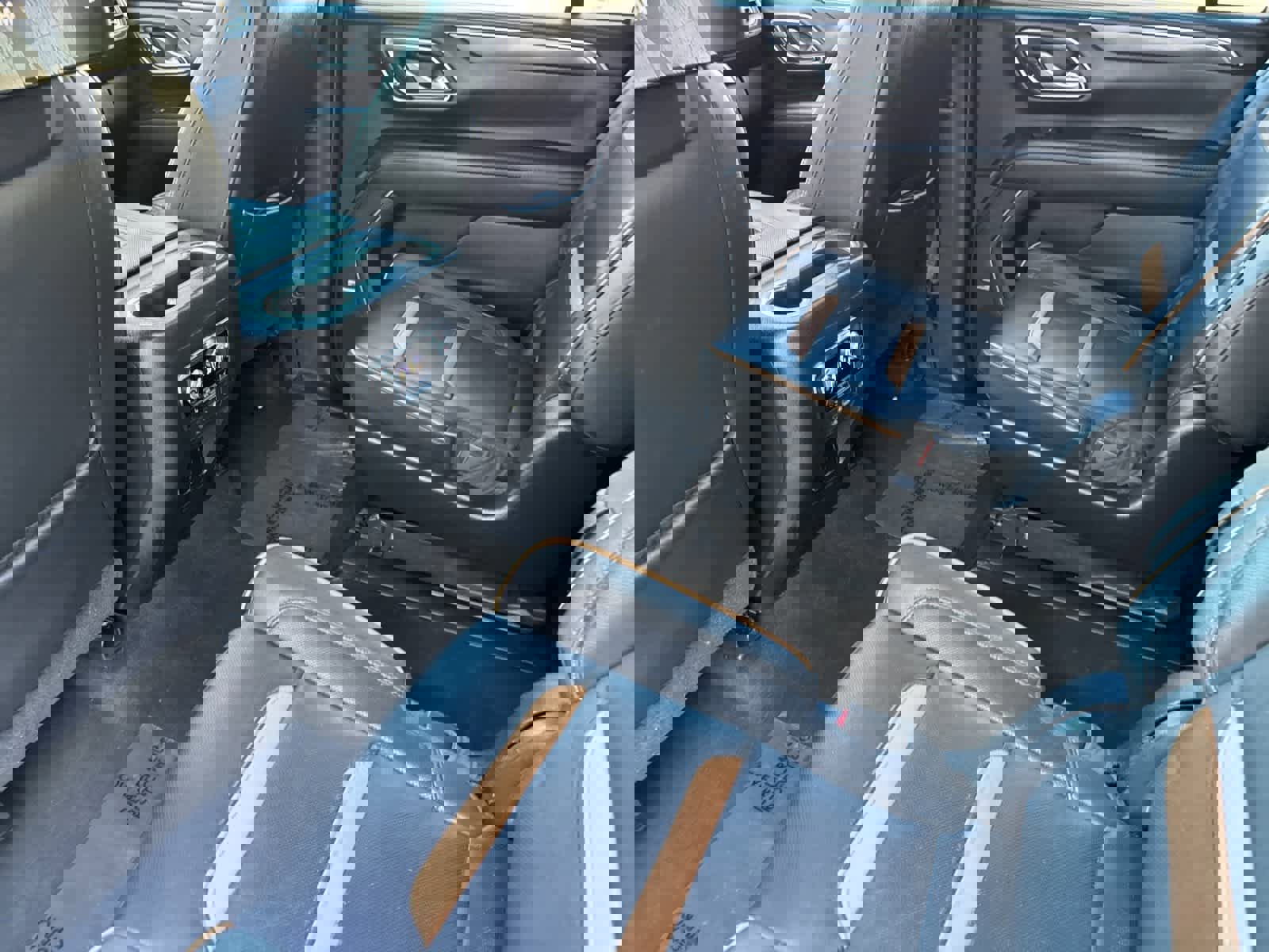 Used 2021 GMC Yukon XL AT4 w/ Rear Media and Nav Package image 4