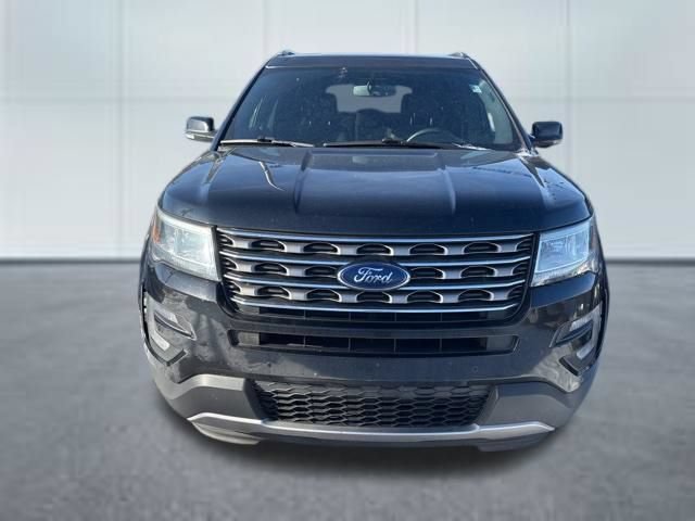Used 2017 Ford Explorer XLT w/ XLT Technology Feature Bundle AWD/4WD image 6